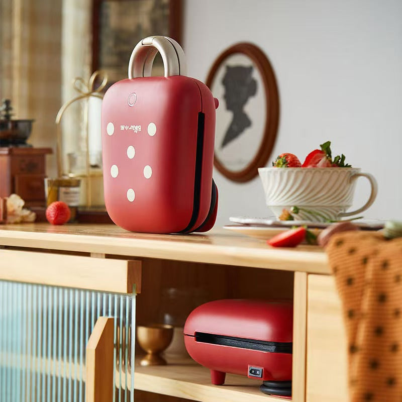小熊 诺丁汉仓 高颜值草莓红三明治早餐机不粘易洁材质 红色SMZ-B05N1