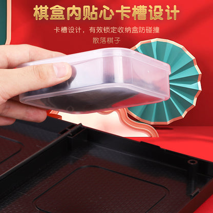 折叠便携围棋 手把透明棋盒扣进棋盘卡槽的收纳细节