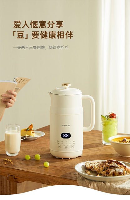 BRUNO豆浆机 两人分享豆浆的餐桌惬意场景