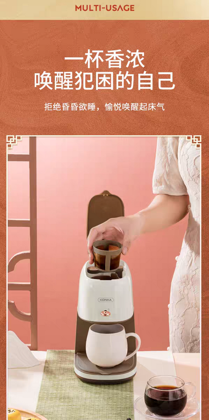康佳咖啡机 粉色背景中女子从机身下取走马克杯的场景